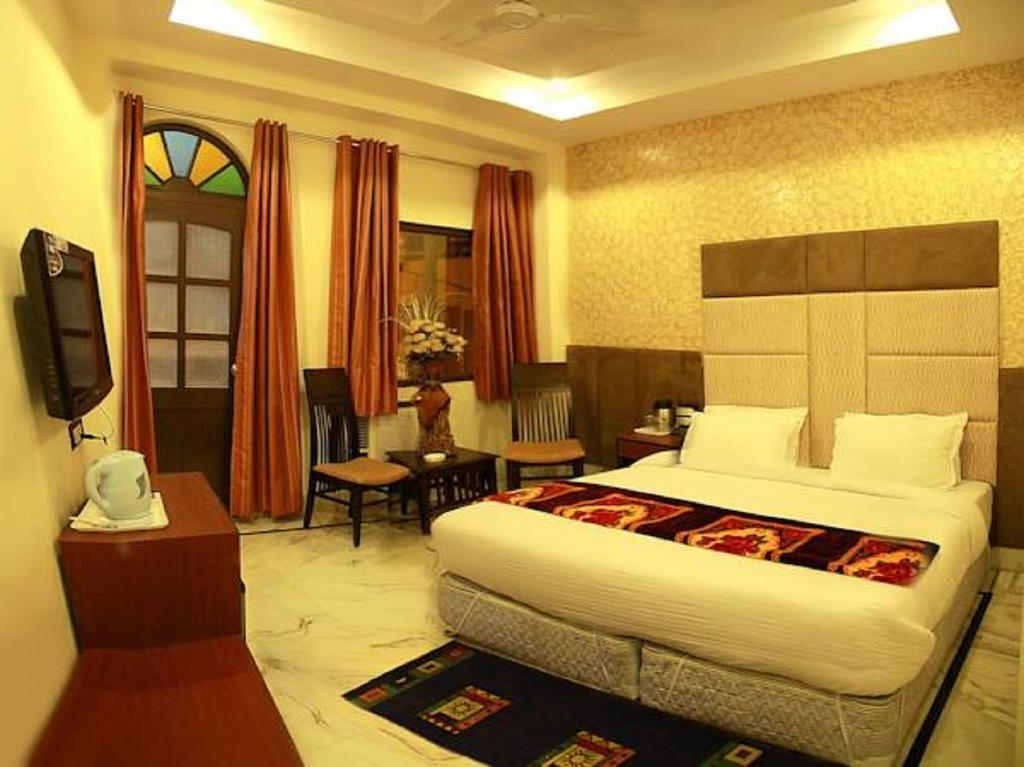 Hotel Wall City New Delhi Rum bild